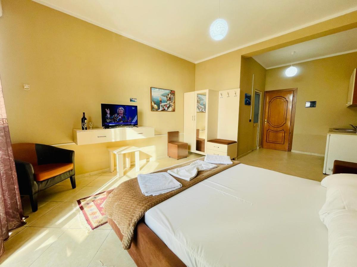 Vila3 Hotel Vlorë Eksteriør bilde